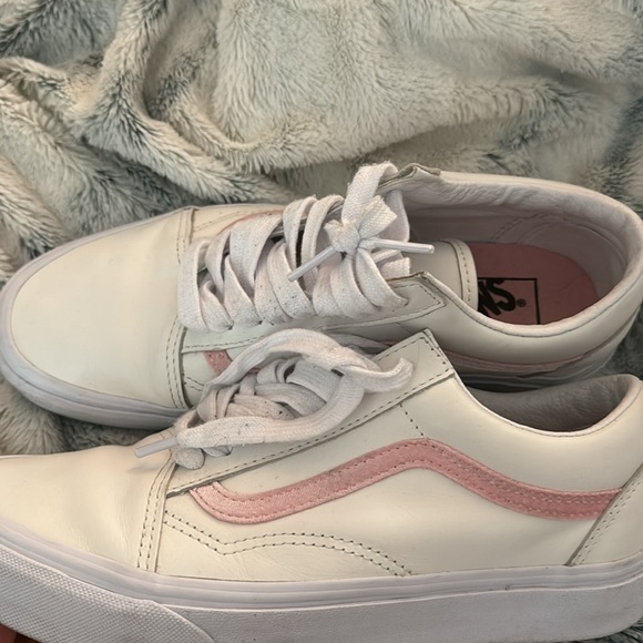 Women 8.5 Vans Old Skool with pink velvet strip - Picture 3 of 5